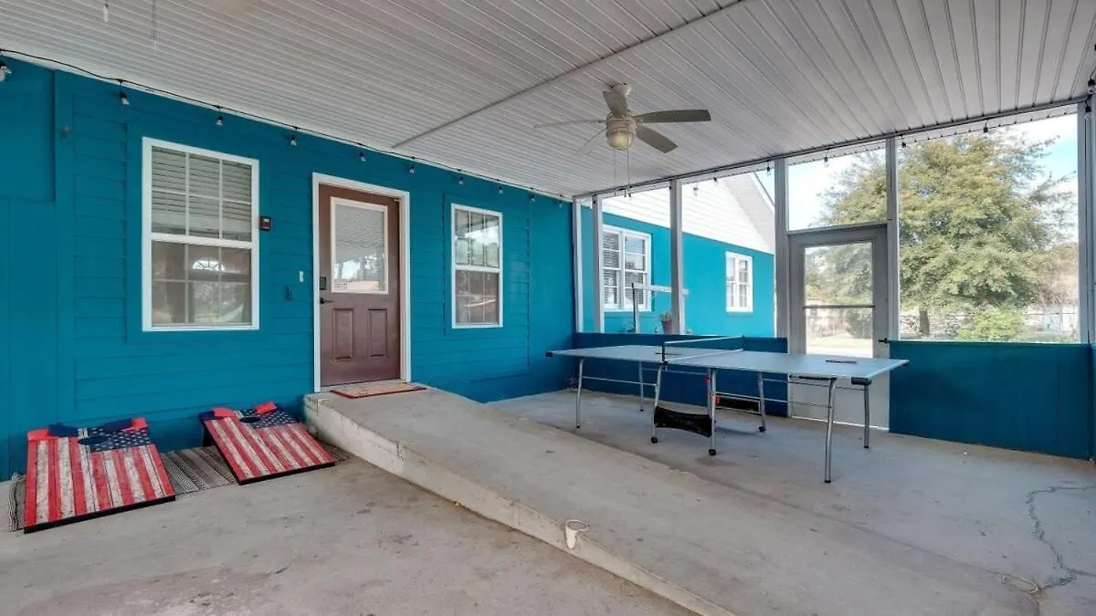 Totally Turquoise-Retro Rainbow At Herb River #8 Savannah Holiday home